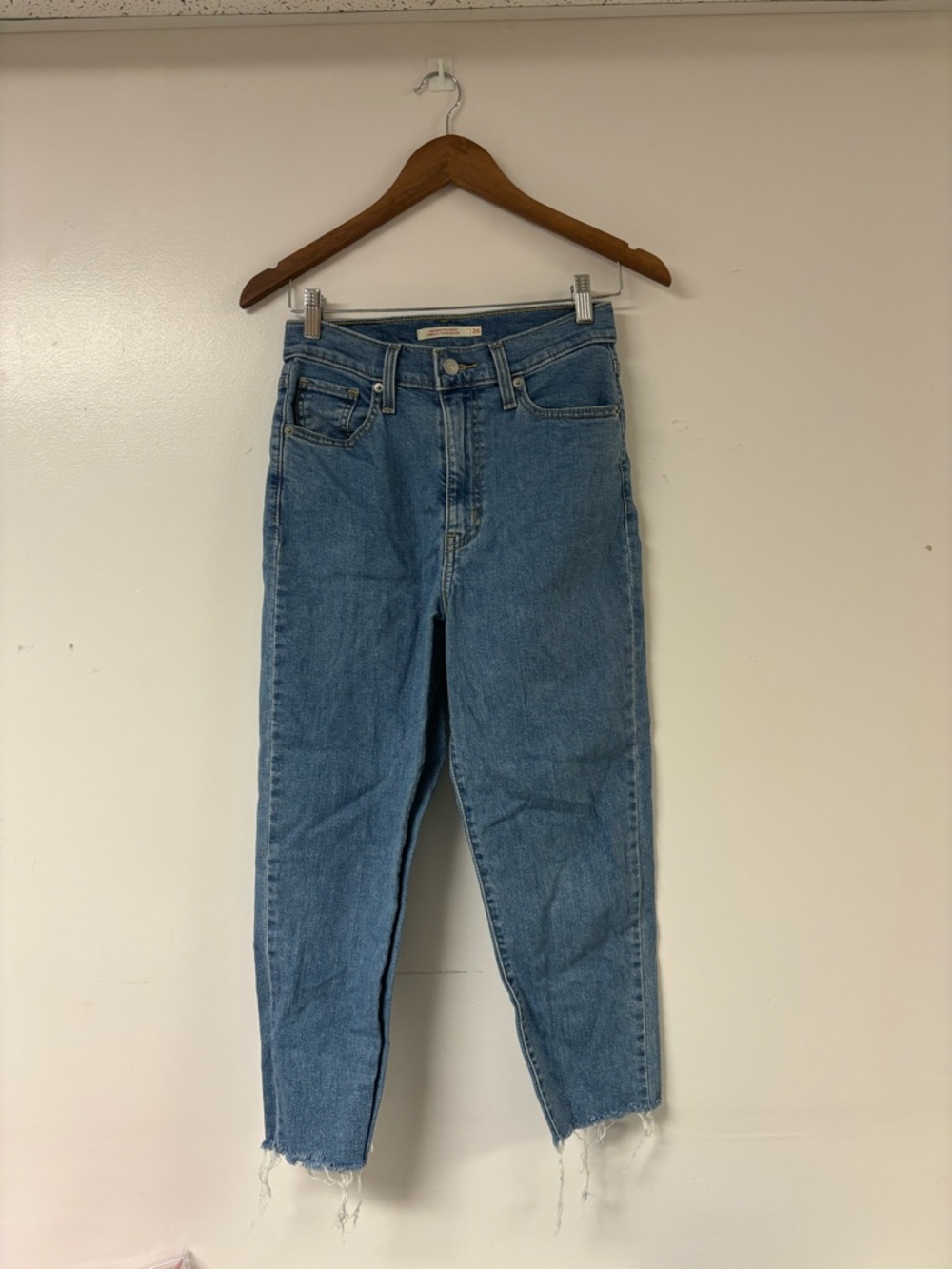 Levi's High Waist Taper Blue Jeans light wash size 26